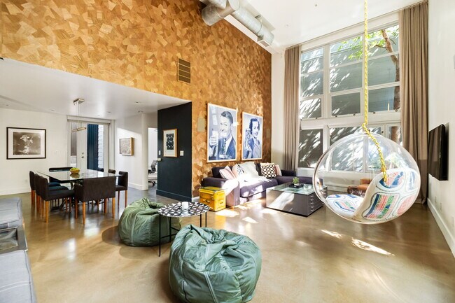 Foto del edificio - 1037 N Laurel Ave