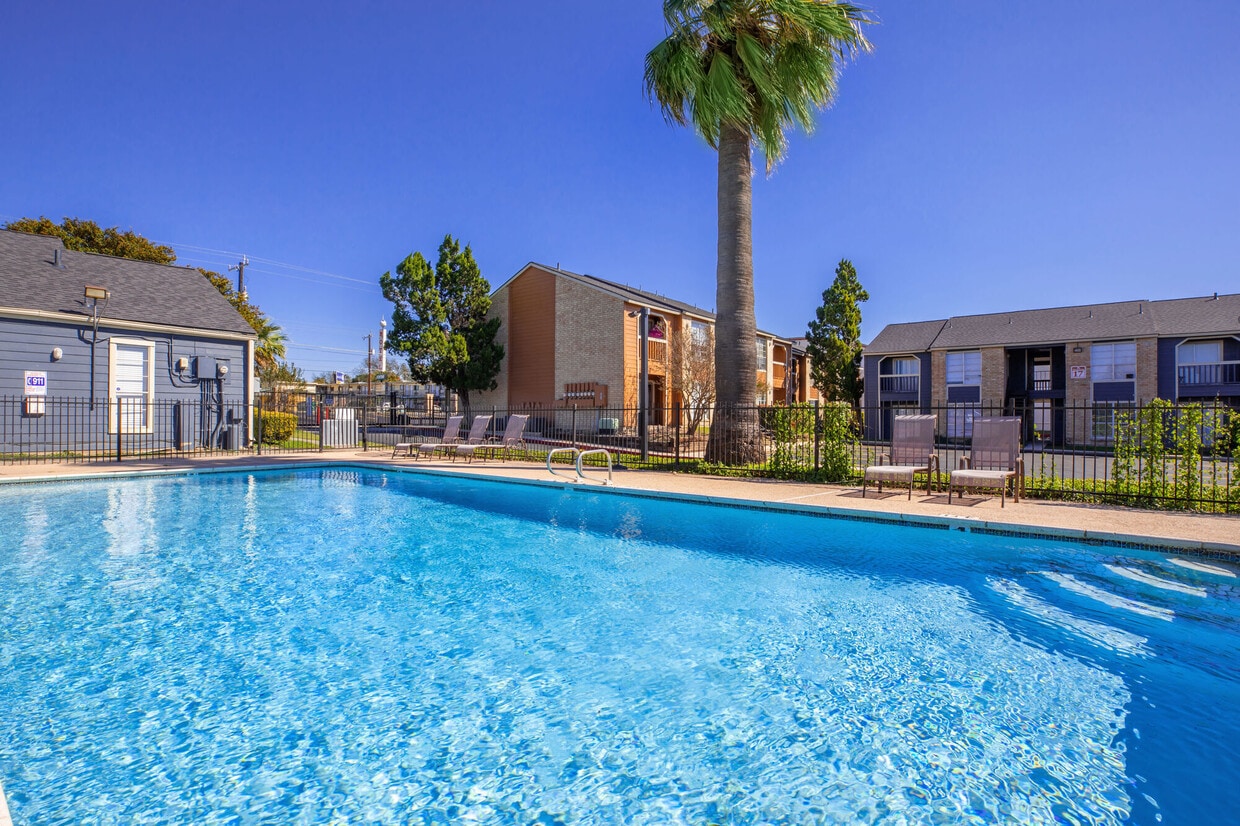 Primary Photo - Fredericksburg Place Apartments