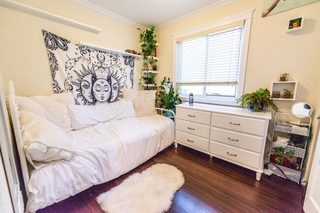 Photo du bâtiment - 168 59th Av W