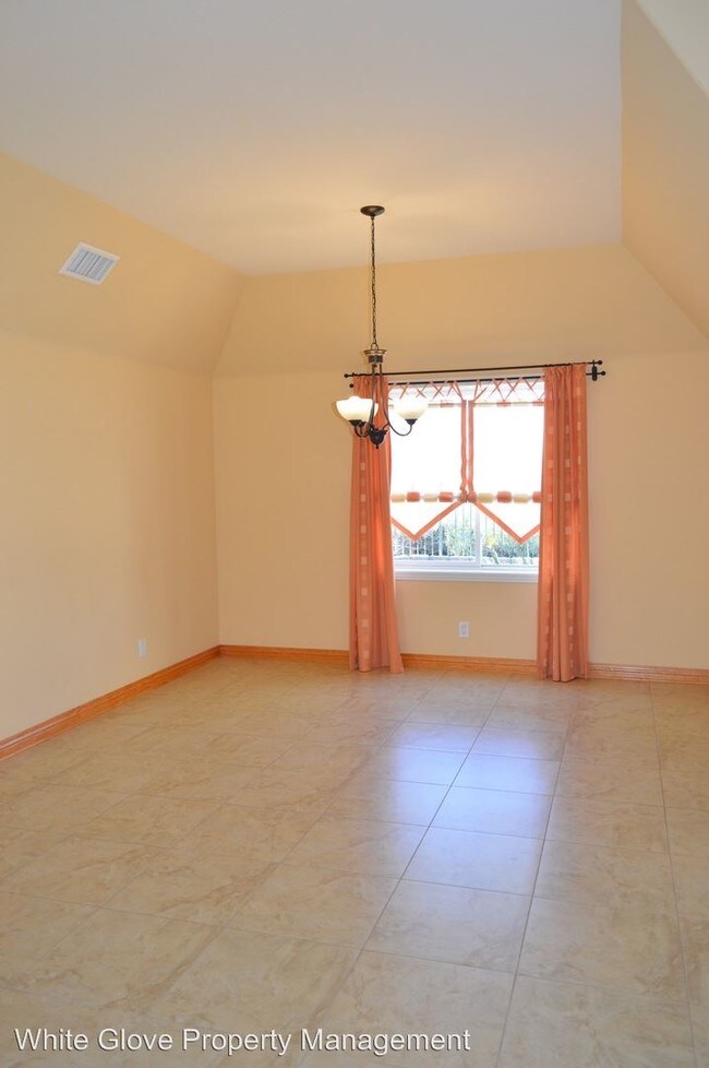 Building Photo - 12 Sierra Blanco