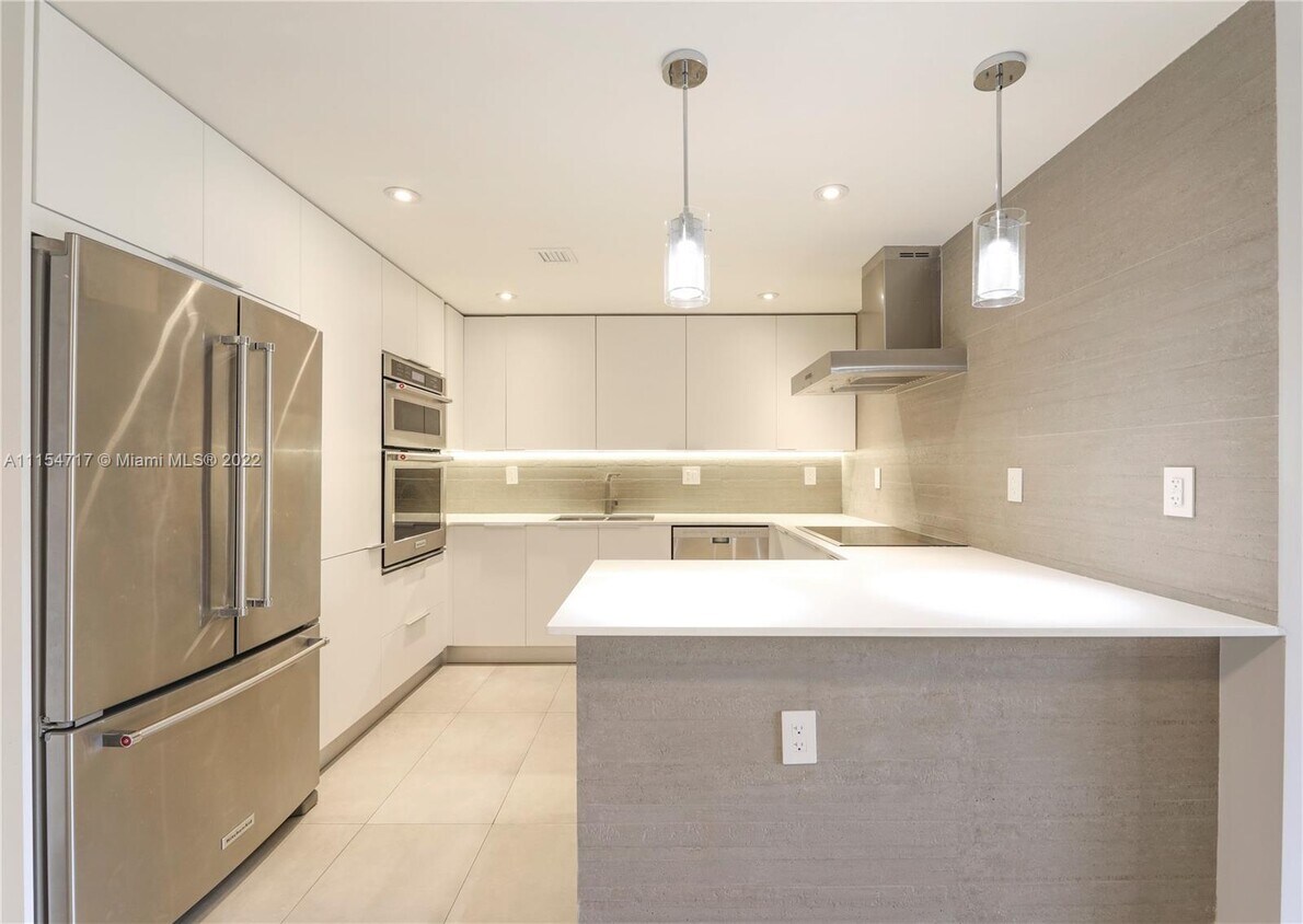 181 Crandon Blvd Unit 205, Key Biscayne, FL 33149 Condo for Rent in