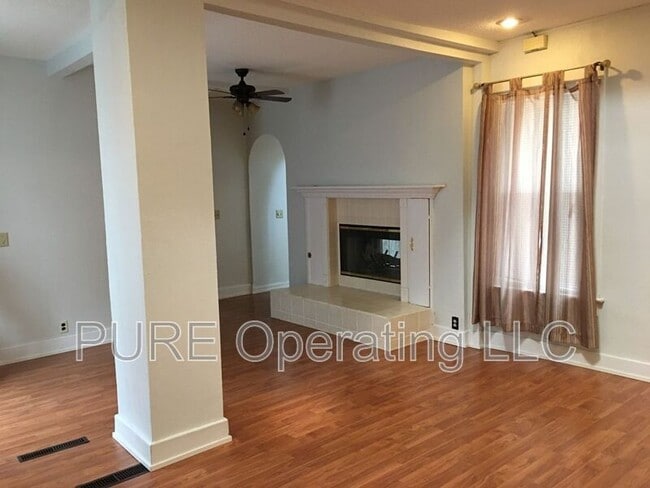 Building Photo - 4214 Pierce St
