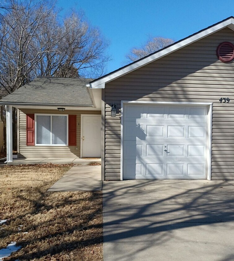 Primary Photo - 3 bedroom / 2 bath