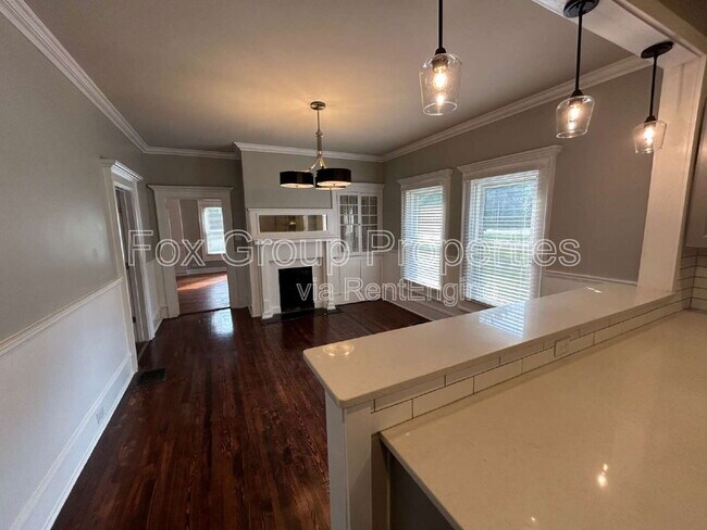 Foto del edificio - 348 W McLelland Ave