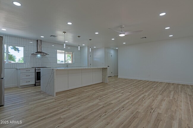 Foto del edificio - 3035 E Heatherbrae Dr