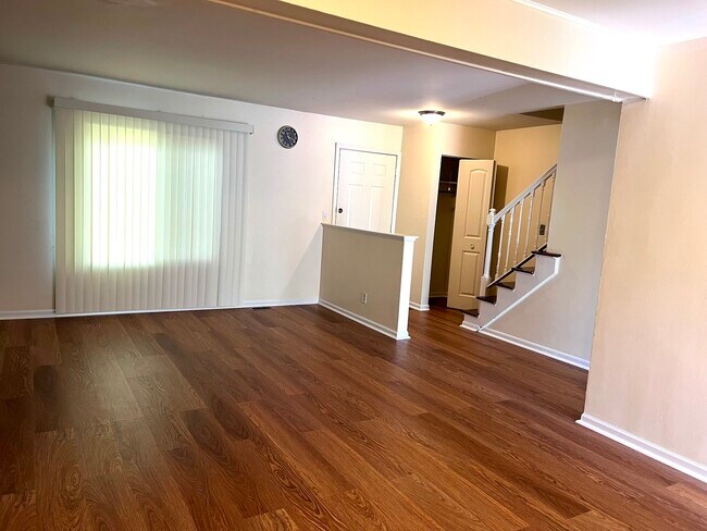 Foto del edificio - 124 Somerset Ln