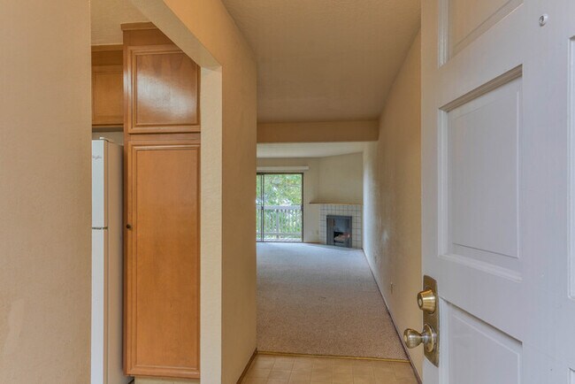 Foto del edificio - Condo with lovely views of ocean and forest