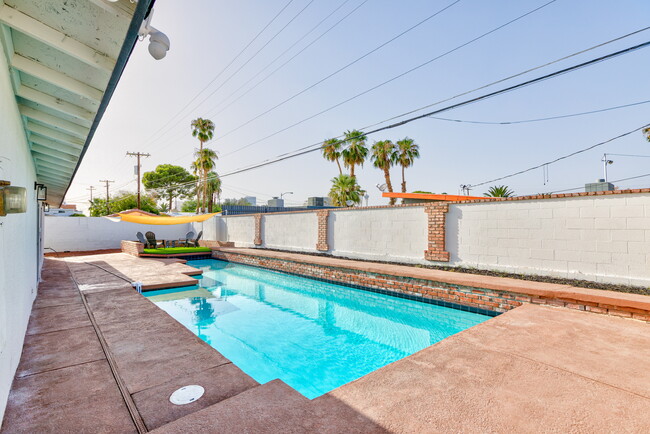 Building Photo - 1448 Pawnee Dr