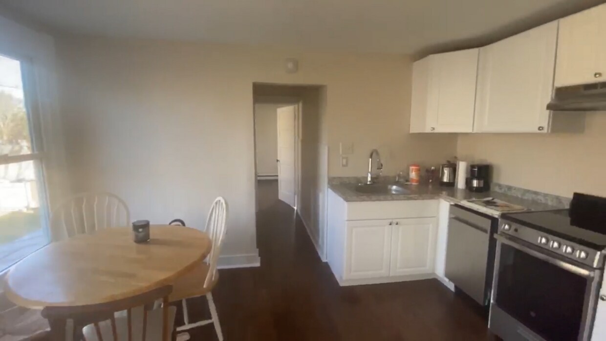 Kitchen and dining area - 112 North Queen Street