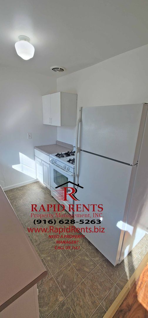 Building Photo - W Street Apartments / 1621 1/2 W Street Sa...