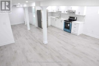 Building Photo - 1627 Baggins St