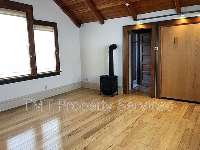 Building Photo - 579 Buchon St