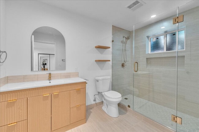 Building Photo - 6915 Encino Ave