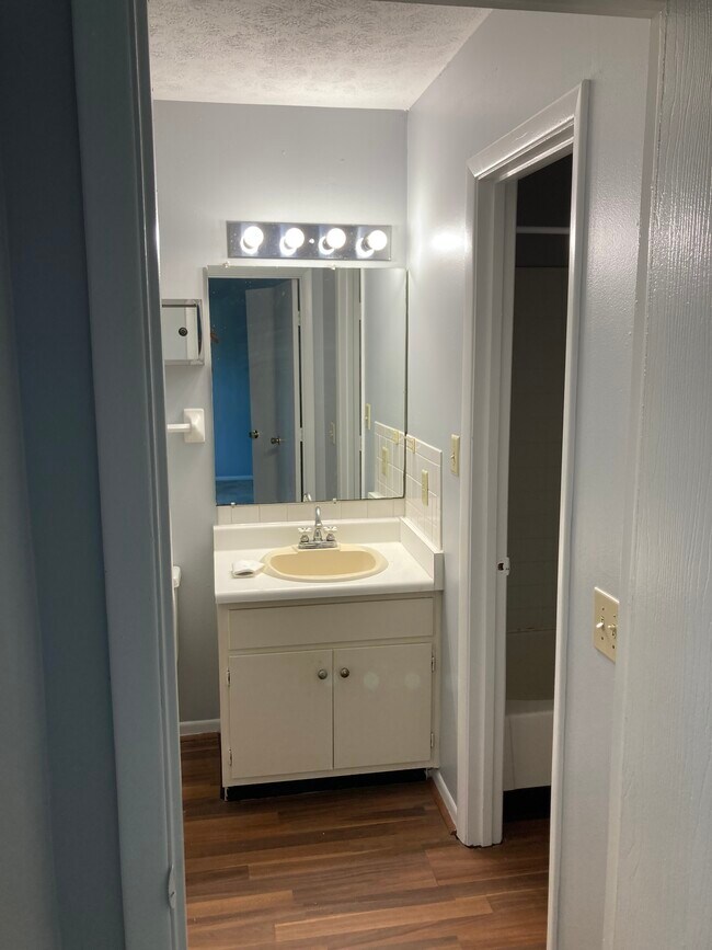 Building Photo - 7709 Brams Hill Dr