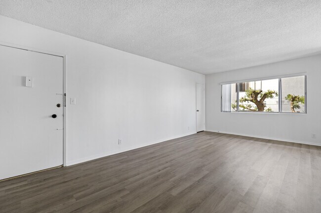 Foto del edificio - 1236 McClellan Dr