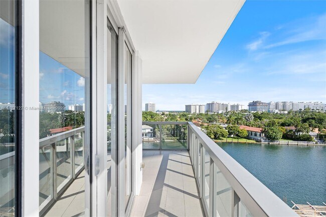 Building Photo - 9261 E Bay Harbor Dr