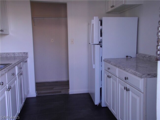 Building Photo - 33 Pinewood Blvd