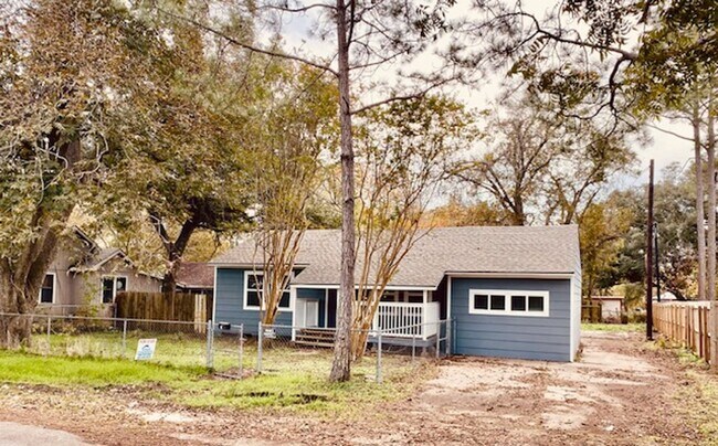 Foto del edificio - REMODELED 3 BEDROOM 2 BATH HOME IN BAY CIT...