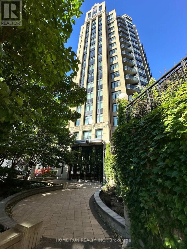 Building Photo - 235 Kent St