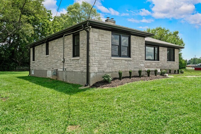 Building Photo - For Sale or Rent – Fully Renovated Stone R...