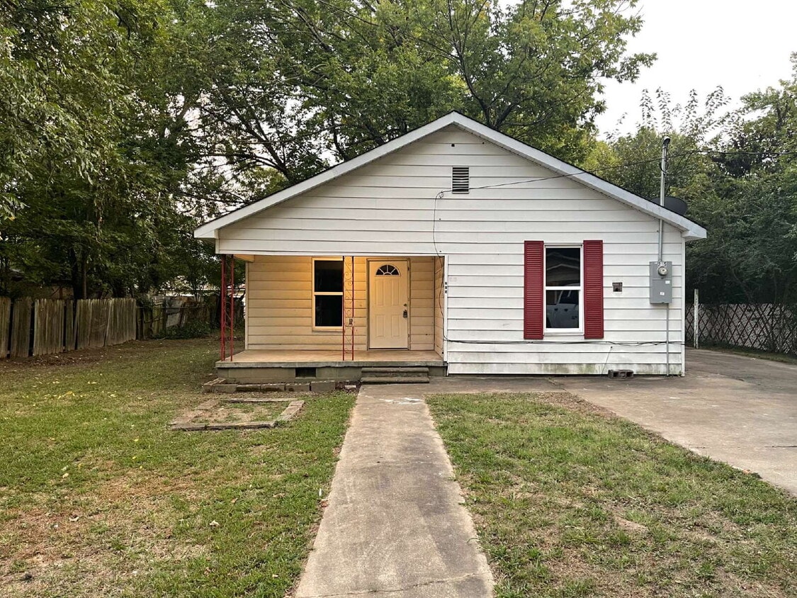 Primary Photo - 215 Spruce St