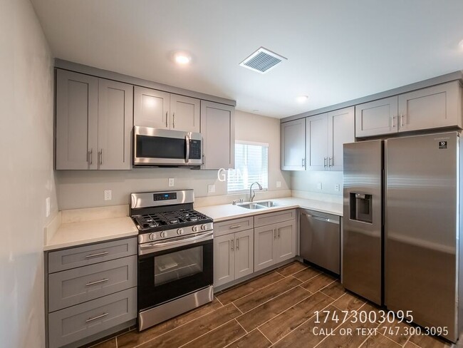 Foto del edificio - Brand-New Unit with Balcony & Modern Ameni...