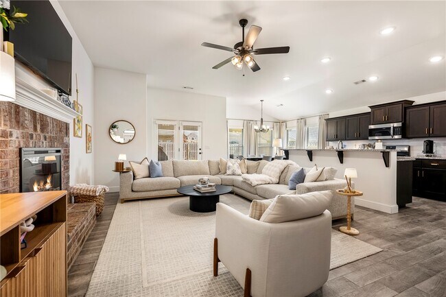 Foto del edificio - 2402 Armstrong Ln