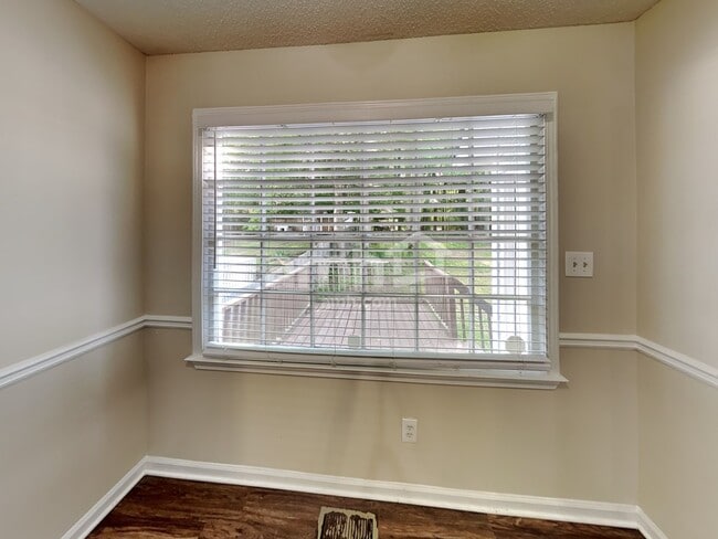 Building Photo - 3846 Deercreek Dr