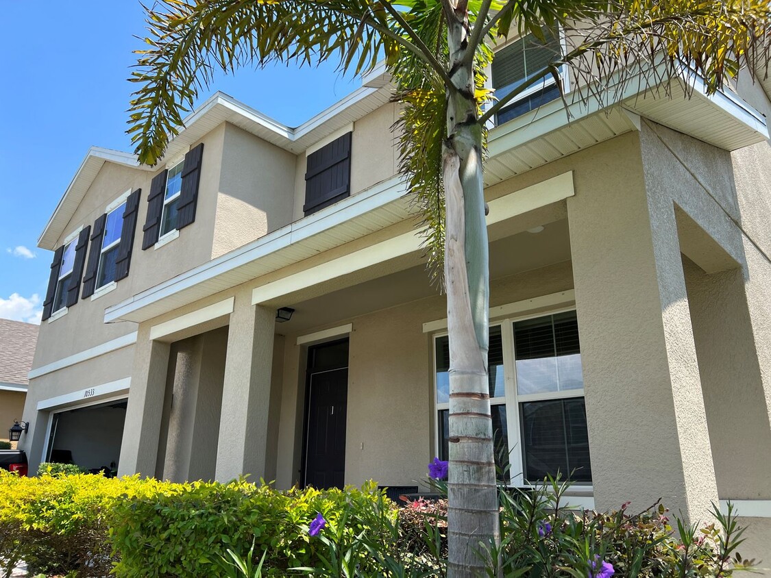 Foto principal - Almost new 5-bedroom, 3-bath home ready to...