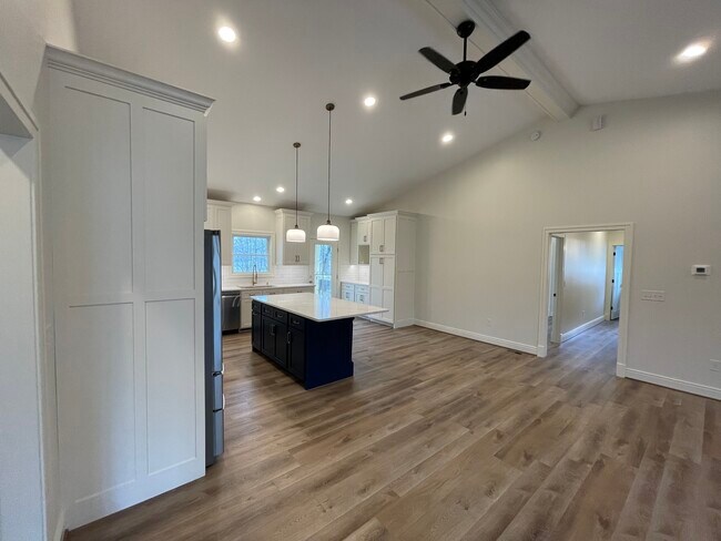 Foto del edificio - 5440 Earl Young Rd