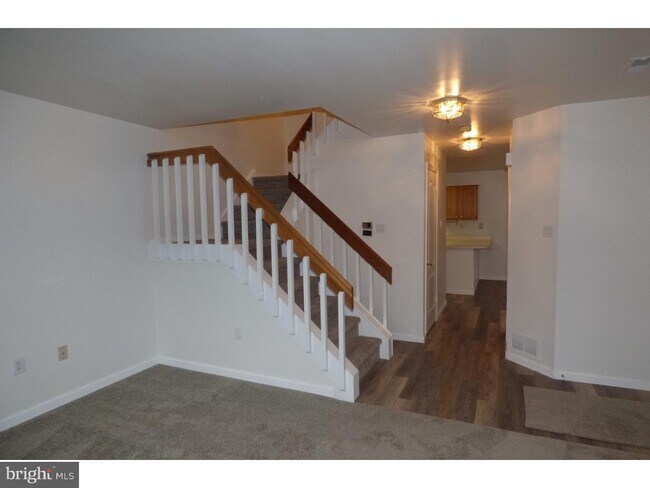 Building Photo - 1300 Kenwood Dr