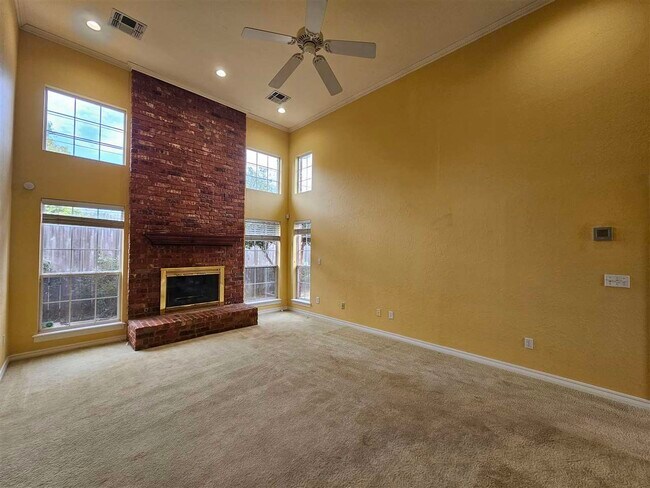 Building Photo - 6605 NW Willow Tree Cir