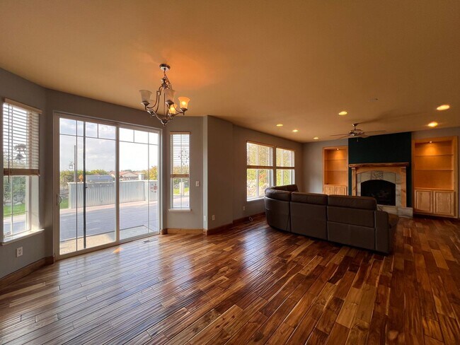 Foto del edificio - Large Beautiful Home off Toll Rd, South Reno