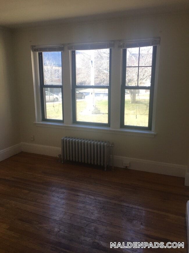 Building Photo - 349 Pleasant St