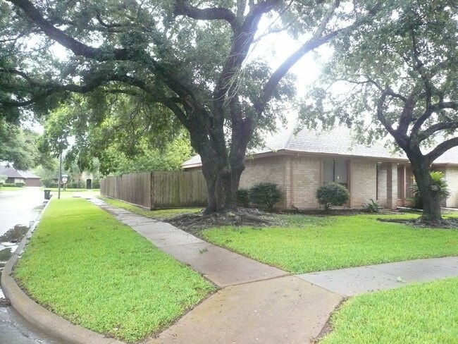Foto del edificio - 2826 Green Fields Dr