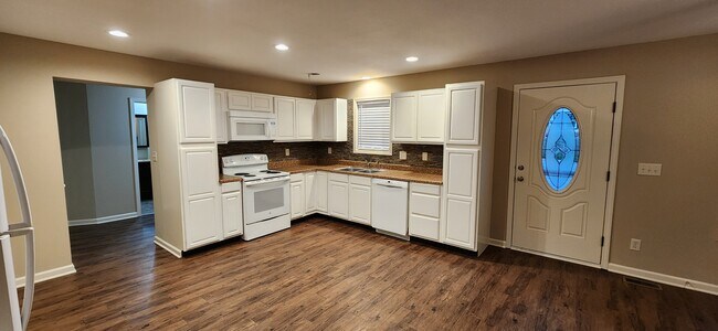 Foto del edificio - 322 N Prairie St