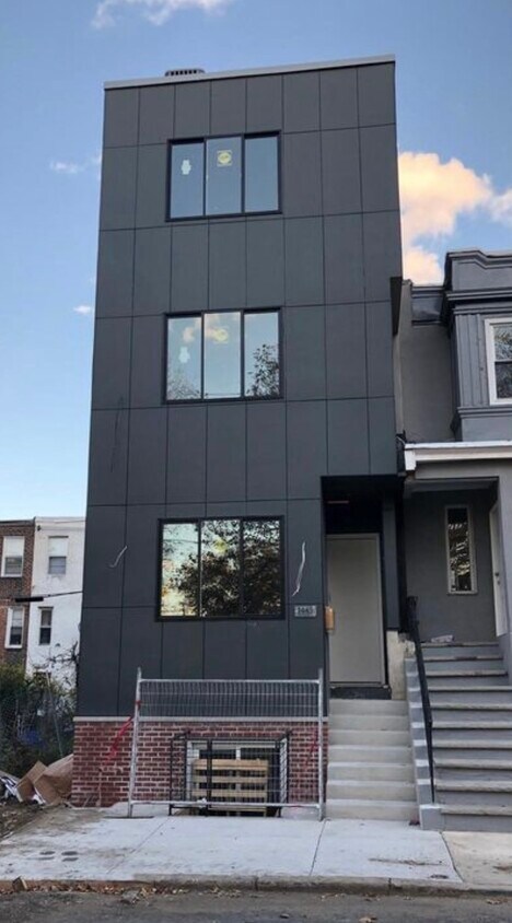 Primary Photo - 1445 S 32nd St
