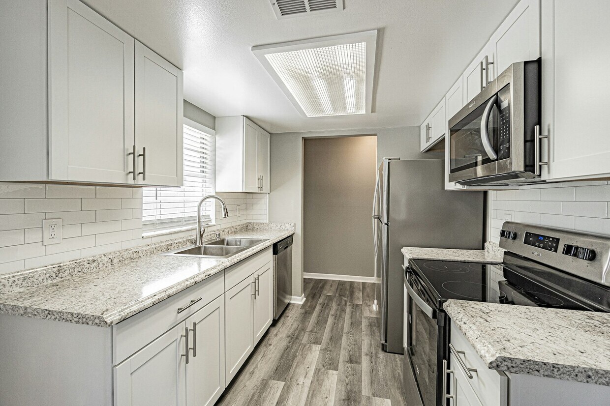 Primary Photo - 4220 North Manhattan Avenue, Unit A