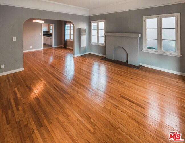 Foto del edificio - 817 Westmount Dr