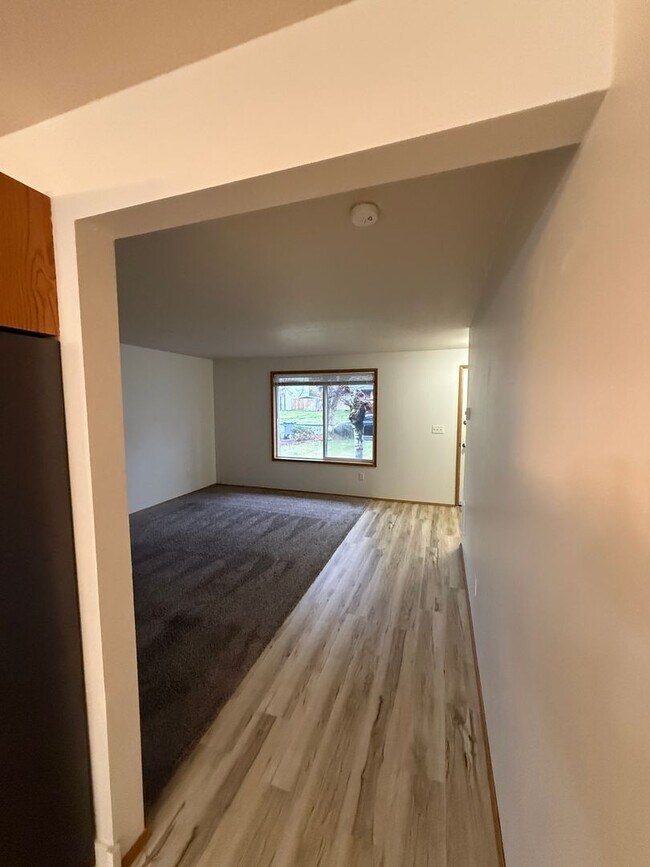 Foto del edificio - Updated, ITs a must see........ 3 bedroom, 2 bath - Village on the Ridge Phase 2 subdivision