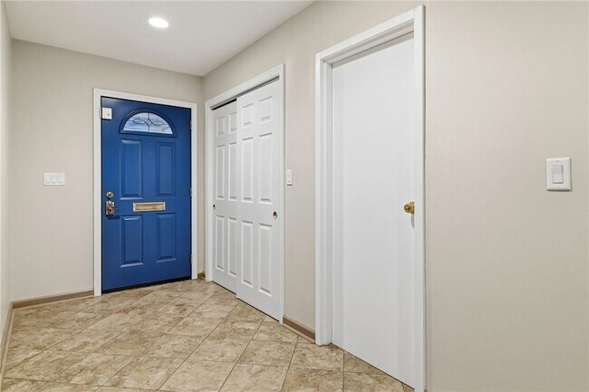 Foto del edificio - 709 Clyde St