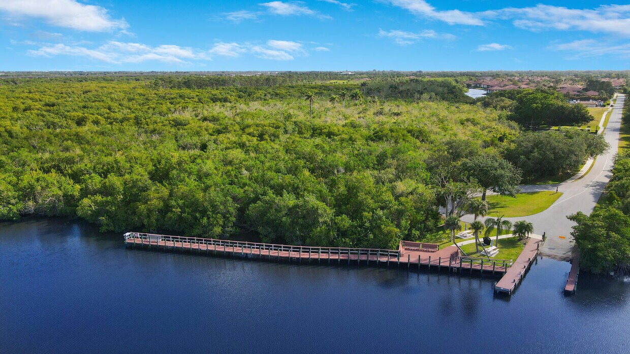 Foto principal - 540 SW South River Dr