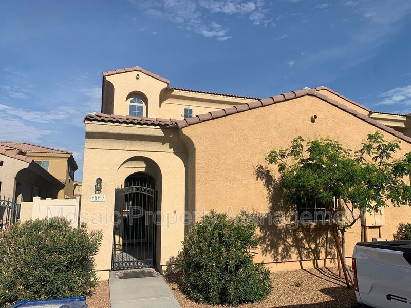 Foto principal - 1367 S Country Club Dr