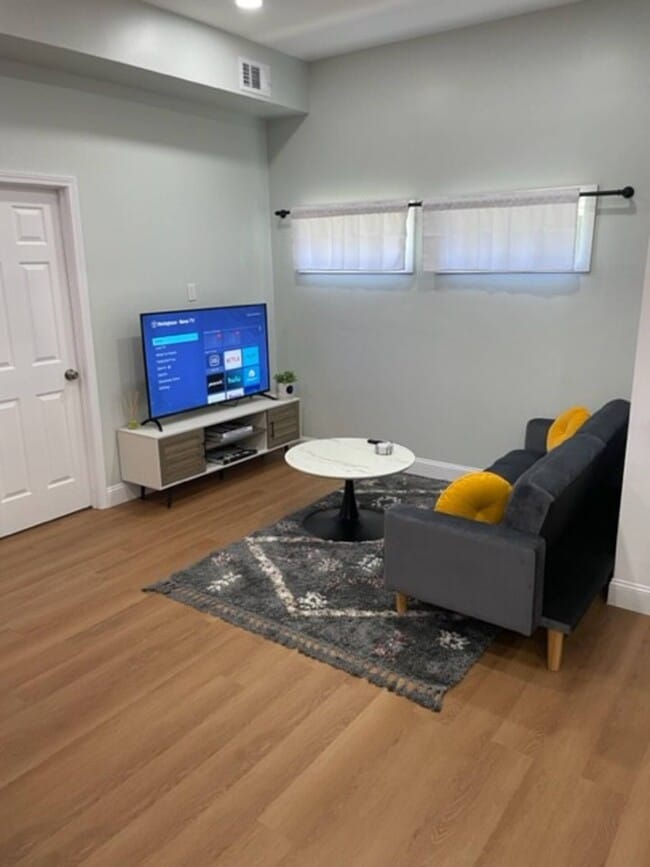 Building Photo - 1000 Longley Ave NW