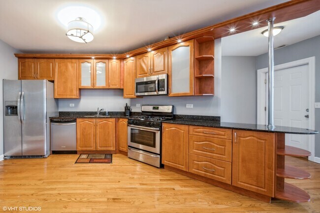 Building Photo - 6435 S Kenwood Ave