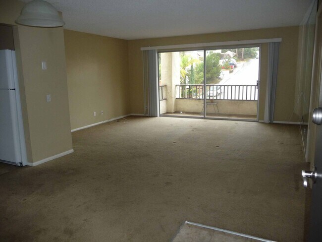 Foto del edificio - $500 MOVE IN SPECIAL! Large 2 Bedroom, 2 Bath Condo - Walk to Mission Bay!