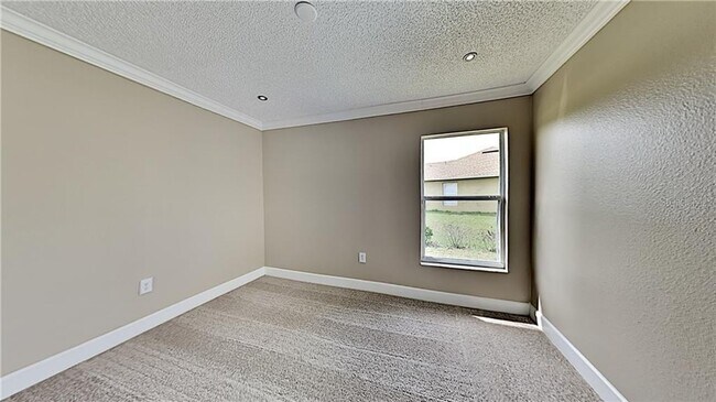 Foto del edificio - Charming 3/2 on corner lot, available now.