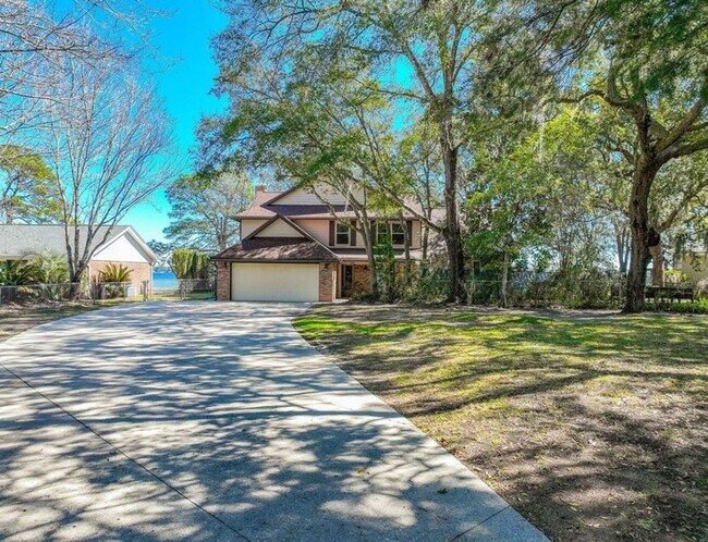 Building Photo - Waterfront Home in Niceville on the Bay wi...