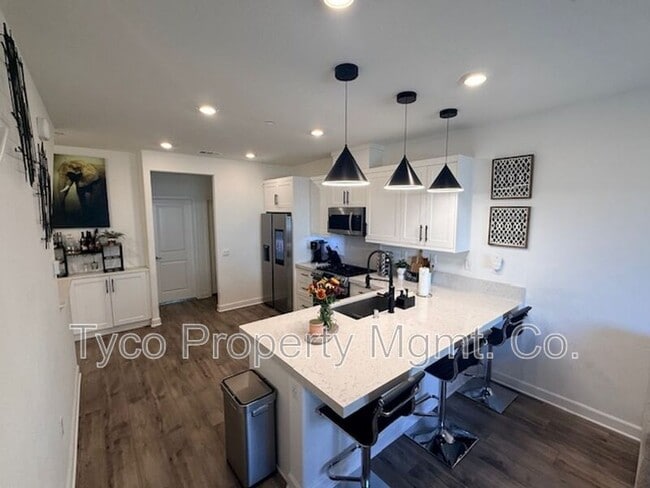 Building Photo - 2052 Vela Ln