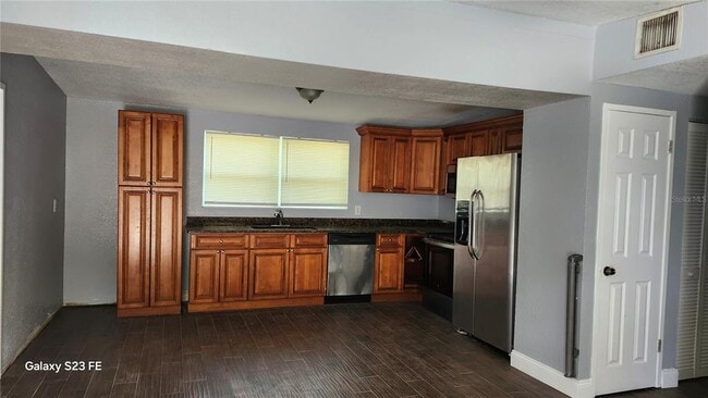 Building Photo - 4014 W Mango Ave
